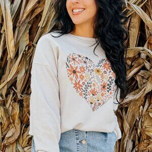 Mountain Moverz fall heart sweatshirt, size S, Brans new, never worn